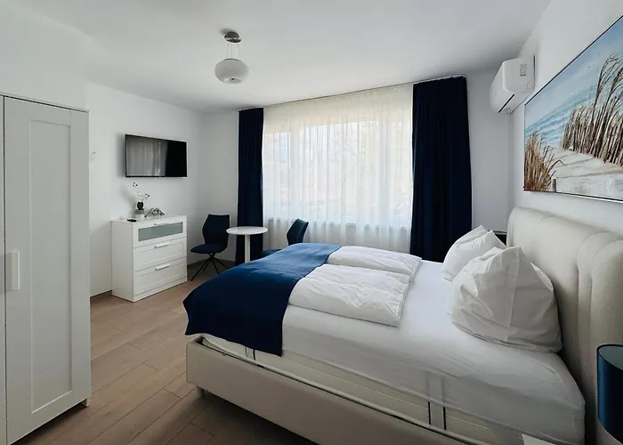 Berlin, With 3 Bedrooms Apartament *